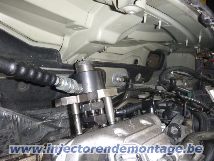 Injector removal from Peugeot / Citroen with 2.0
                and 2.2 HDi engines