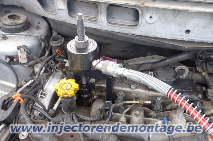 Injector removal from Chrysler with 2.5 and 2.8
                CRD engines