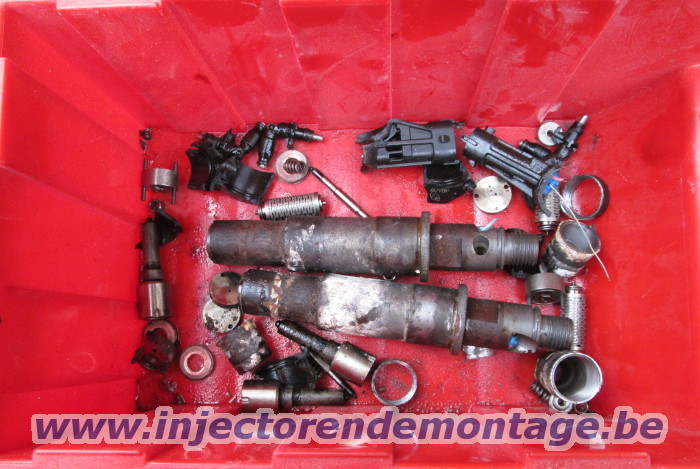 Injectors snapped during profesional injectrors
                removals