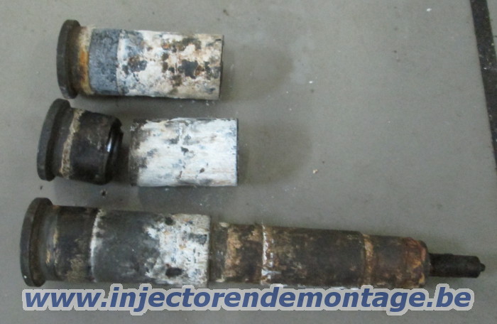 Injectors snapped during profesional injectrors
                removals