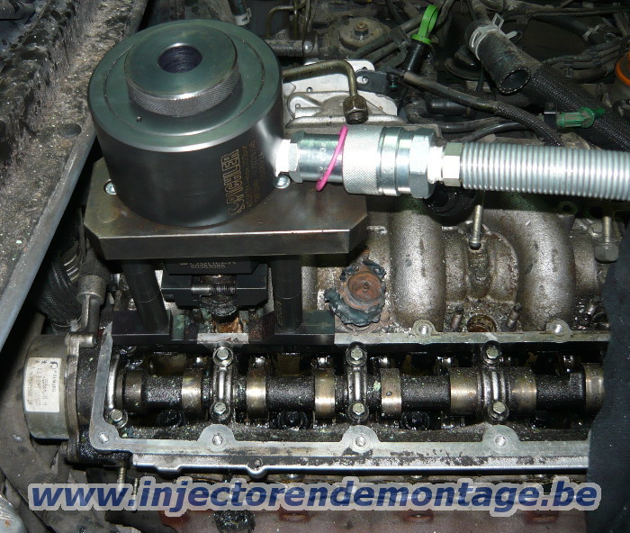 Injector removal from Suzuki Vitara with 2.0 /
                2.2 TD engines